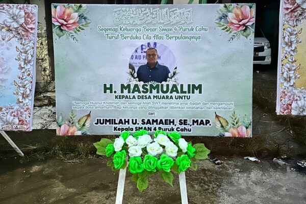 UCAPAN TURUT BERDUKA CITA DARI SMAN 4 PURUK CAHU MELALUI KEPALA SEKOLAH, ATAS BERPULANGNYA KEPALA DESA MUARA UNTU